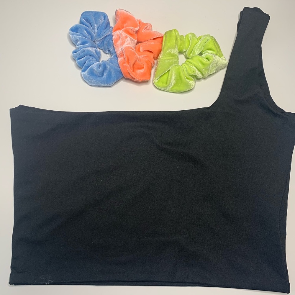 Croptop and scrunchies